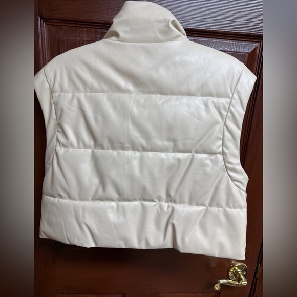 Zara Beige Faux Leather Puffer Vest Women Teens Sz S Full Zip Closure 2 Pockets - Picture 2 of 7